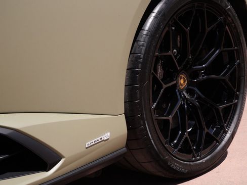 Used 2023 Lamborghini Huracan Tecnica RWD image 11