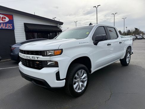 Used 2020 Chevrolet Silverado 1500 Custom w/ Custom Value Package AWD/4WD image 3