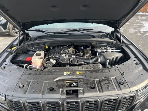Used 2024 Jeep Grand Cherokee L Laredo image 10