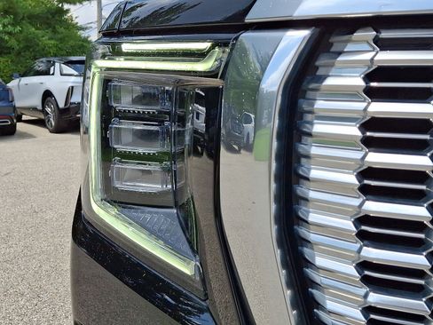 Used 2023 GMC Yukon Denali AWD/4WD image 28