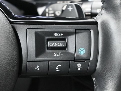 Used 2024 Nissan Pathfinder SL image 8