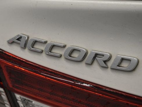 Used 2018 Honda Accord Sport image 10