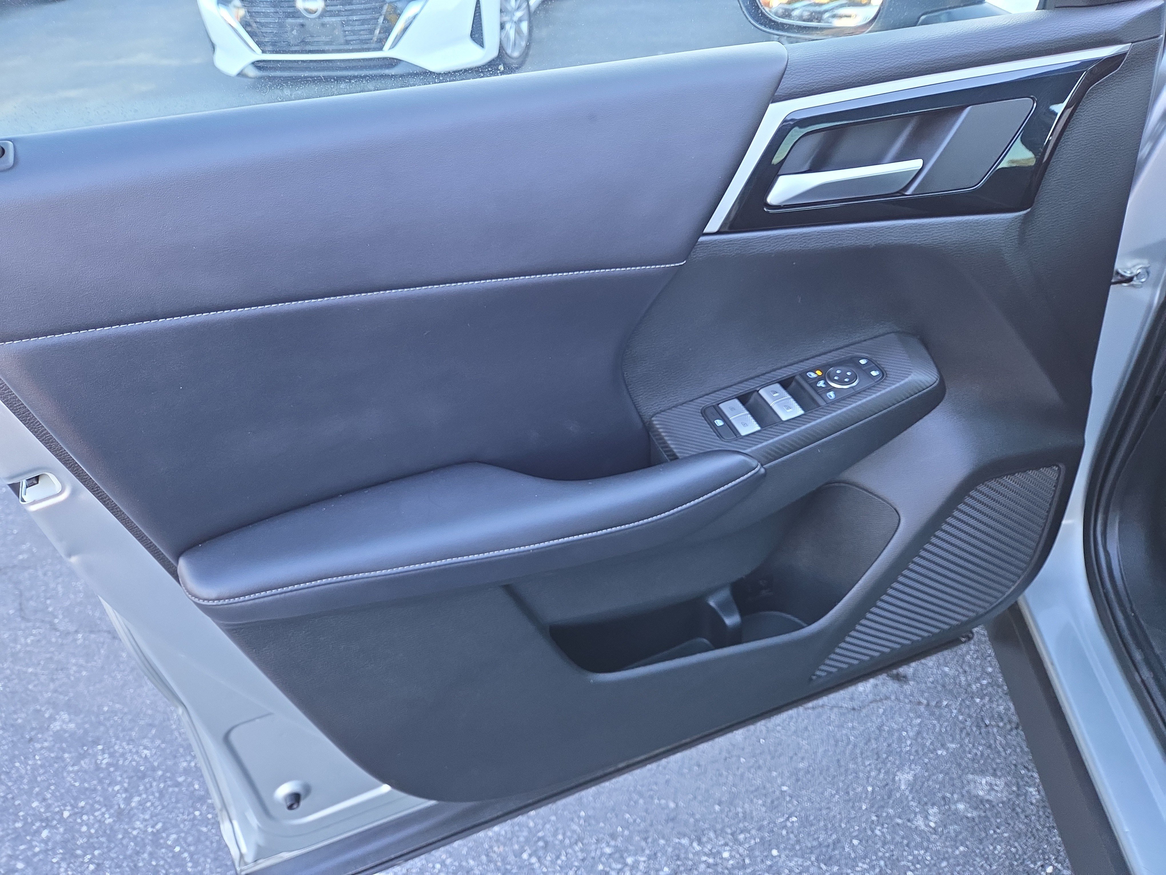 Used 2023 Mitsubishi Outlander SE AWD/4WD image 15