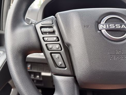 Used 2025 Nissan Frontier SV AWD/4WD image 15