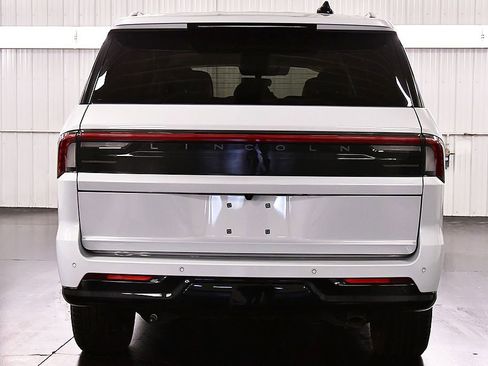 Used 2025 Lincoln Navigator Reserve AWD/4WD image 6