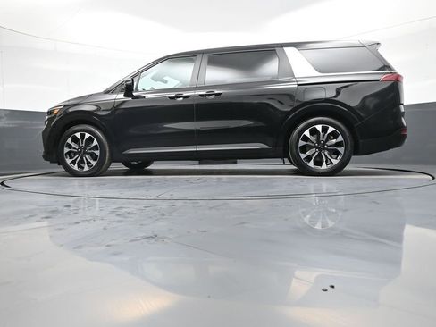 Certified 2023 Kia Carnival EX image 33