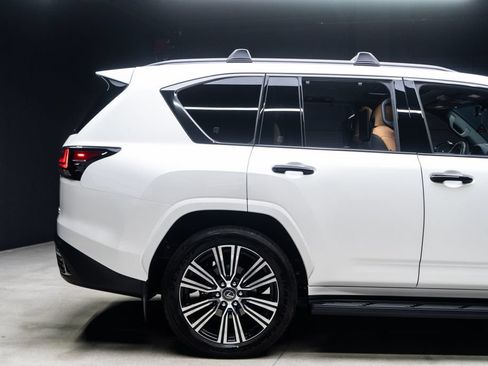 Used 2025 Lexus LX 600 4WD w/ Appearance Package image 15