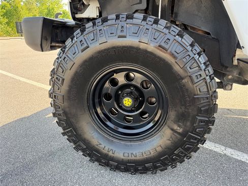 Used 2018 Jeep Wrangler Unlimited Sahara image 12