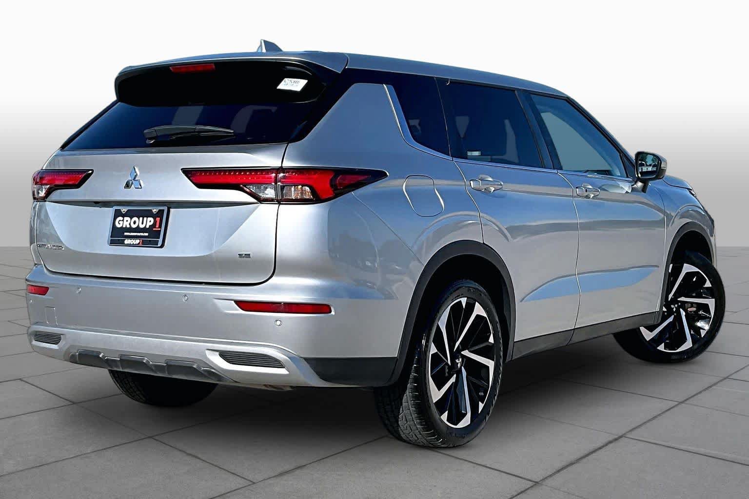 Used 2022 Mitsubishi Outlander SE AWD/4WD image 13