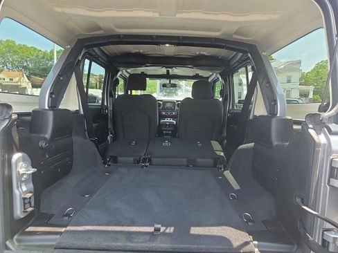 Used 2019 Jeep Wrangler Unlimited Sport S image 32