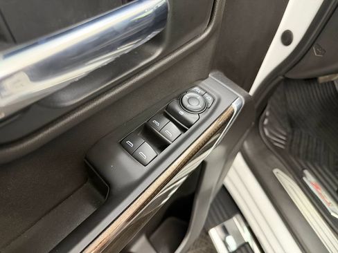 Used 2022 Chevrolet Silverado 1500 LT AWD/4WD image 14