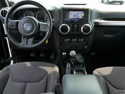 Used 2013 Jeep Wrangler Unlimited Rubicon w/ Connectivity Group AWD/4WD image 18