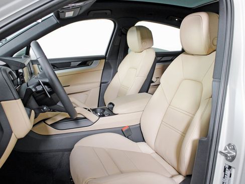 New 2026 Porsche Cayenne Coupe image 5