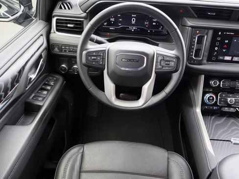 Used 2023 GMC Yukon XL Denali RWD image 26
