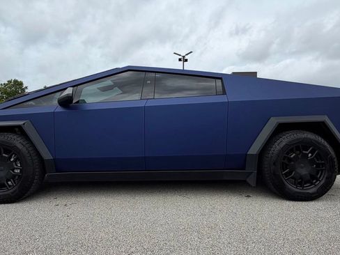 Used 2024 Tesla Cybertruck AWD Crew Cab image 3