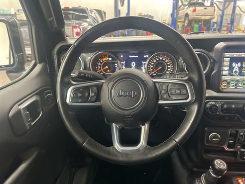 Used 2020 Jeep Wrangler Unlimited Sahara AWD/4WD image 20