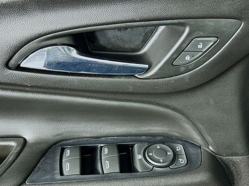 Used 2019 Chevrolet Equinox LT w/ Driver Convenience Package image 23