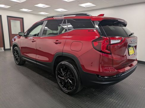 Used 2023 GMC Terrain SLE w/ Driver Convenience Package image 6