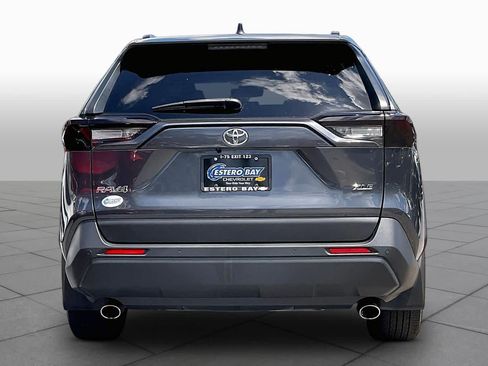 Used 2020 Toyota RAV4 XLE Premium FWD image 5