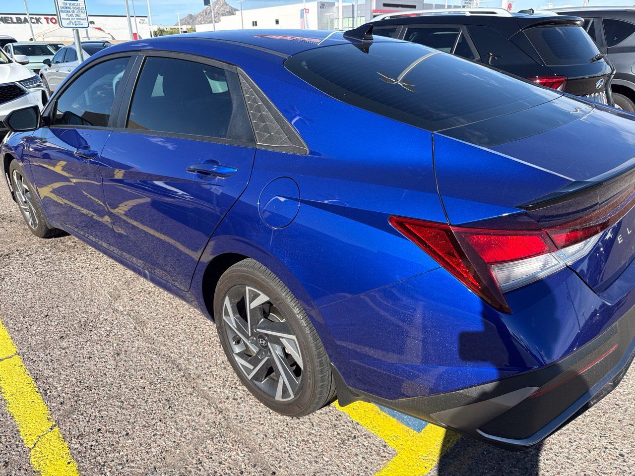 Used 2025 Hyundai Elantra Sport FWD image 4