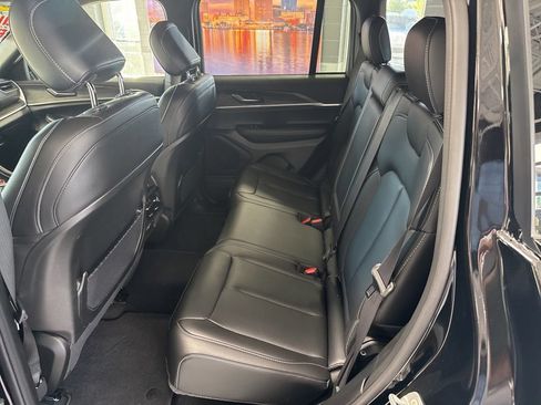 Used 2025 Jeep Grand Cherokee Limited w/ Black Appearance Package AWD/4WD image 11