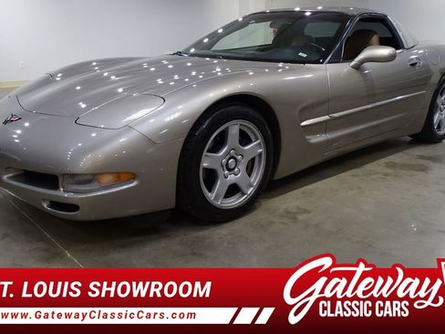 Used 1998 Chevrolet Corvette Coupe w/ Roof Pkg image 1