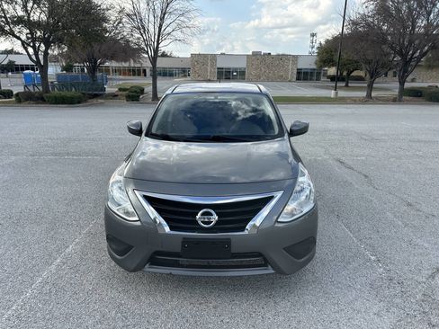 Used 2016 Nissan Versa SV w/ SV Tech Package image 2