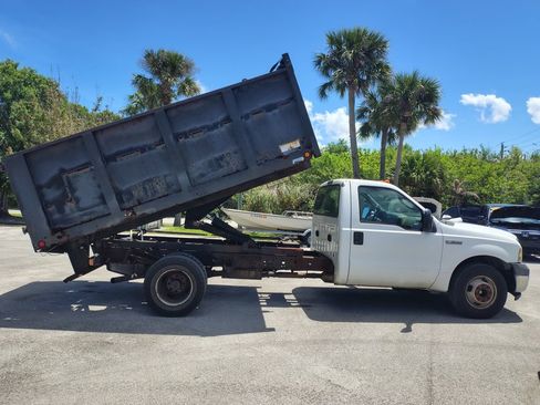 Used 2006 Ford F350 2WD Regular Cab DRW Super Duty image 3