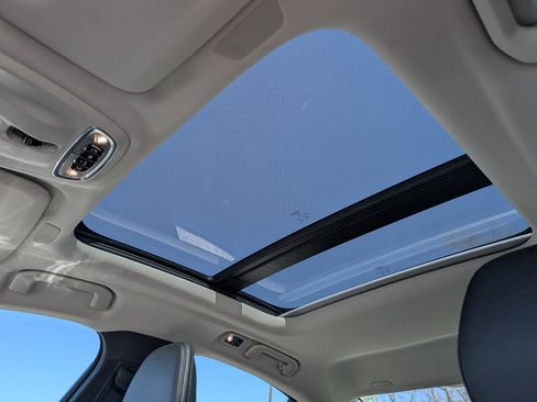 Used 2021 Volvo S60 T8 R-Design Expression image 14