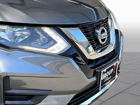 Used 2017 Nissan Rogue SV FWD image 30