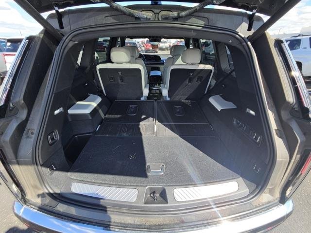 Used 2026 Cadillac Vistiq Luxury w/ LPO, Floor Liner Package AWD/4WD image 10