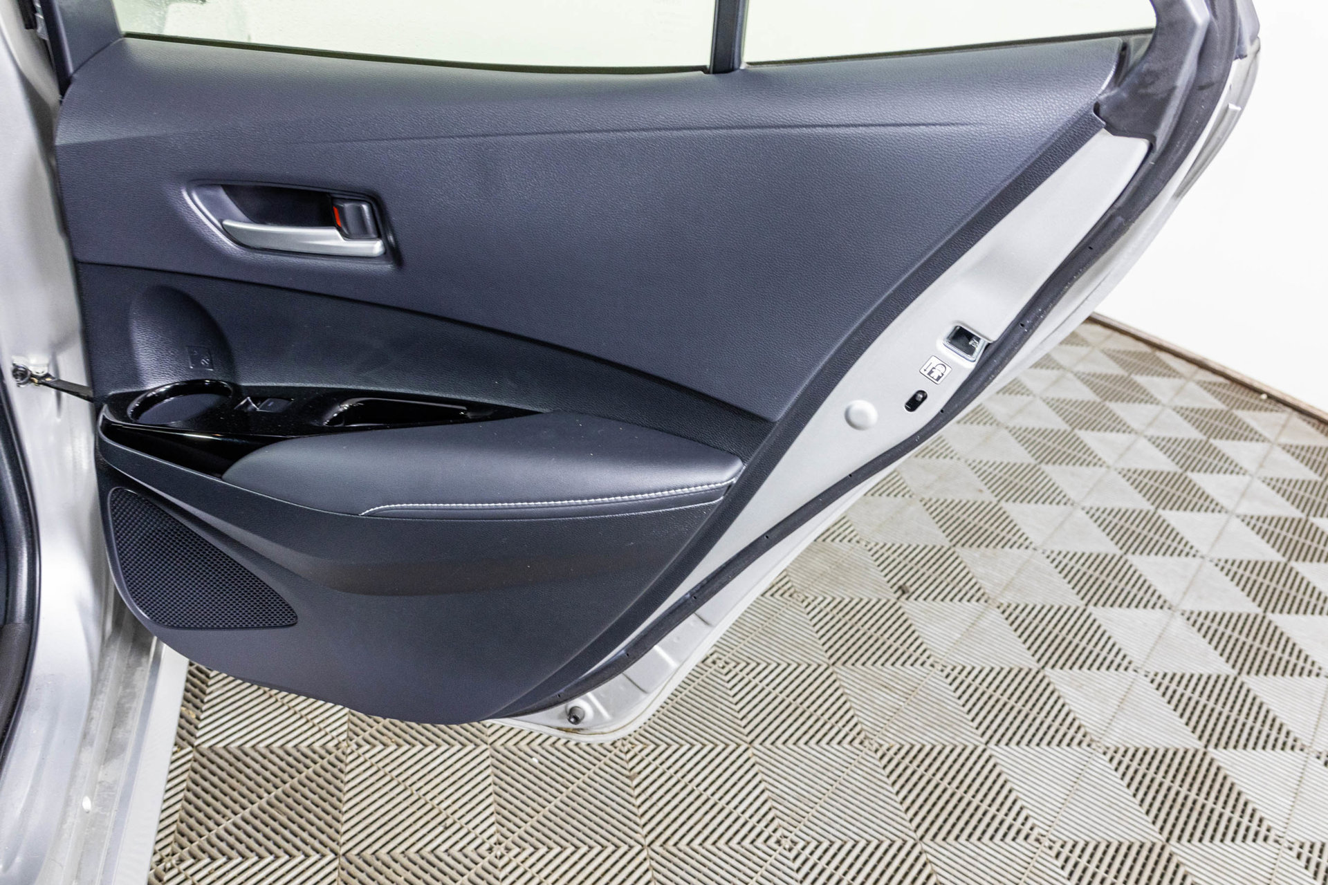 Used 2021 Toyota Corolla SE w/ Carpet Mat Package (TMS) FWD image 41