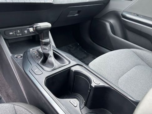 Used 2025 Kia K4 LXS image 40