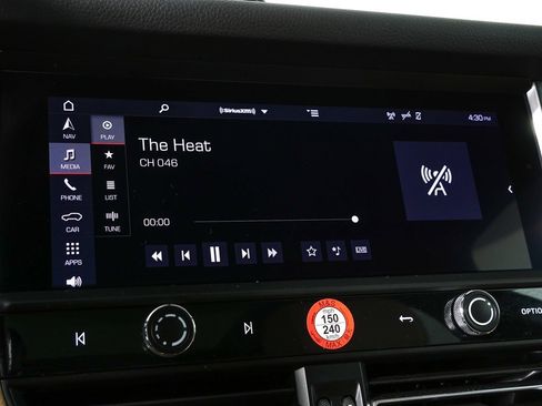 Certified 2025 Porsche Macan image 13