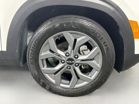 Used 2024 Kia Seltos S FWD image 32