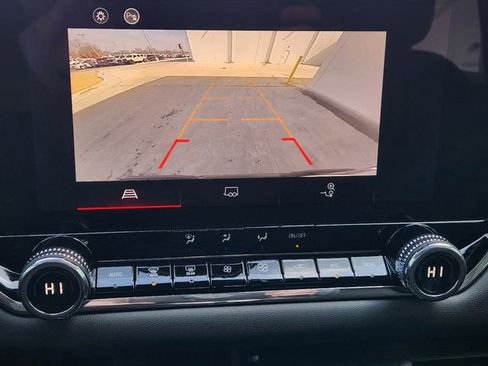 New 2025 GMC Canyon Elevation w/ Convenience Package image 14