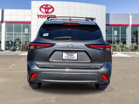Certified 2024 Toyota Highlander XLE AWD/4WD image 6