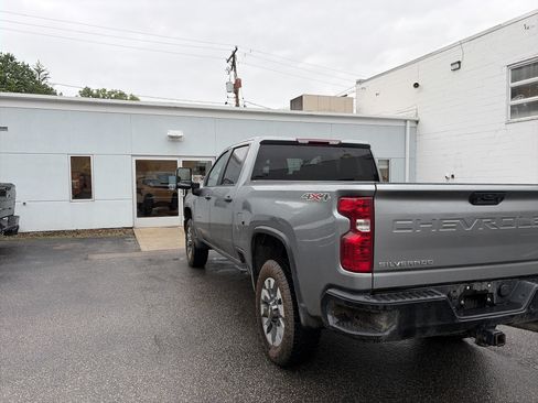 Used 2024 Chevrolet Silverado 2500 Custom w/ Custom Convenience Package AWD/4WD image 9