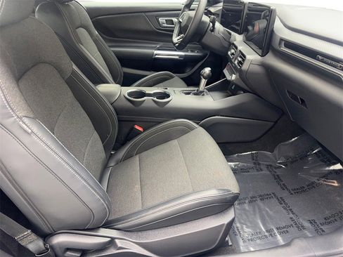 Used 2025 Ford Mustang Coupe image 37