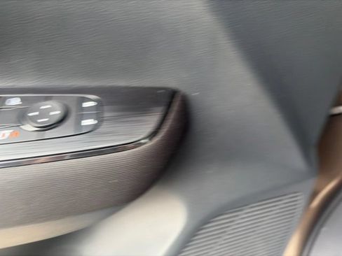 Used 2025 Nissan Kicks S FWD image 19