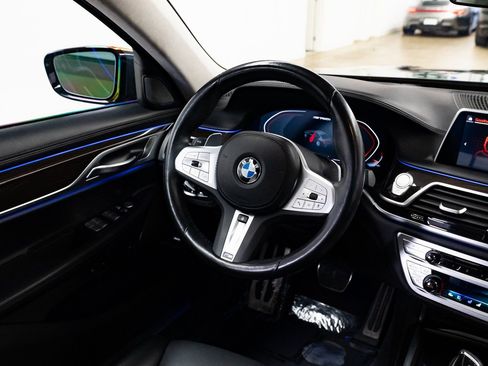 Used 2022 BMW M760i xDrive w/ Luxury Rear Seating Package AWD/4WD image 10