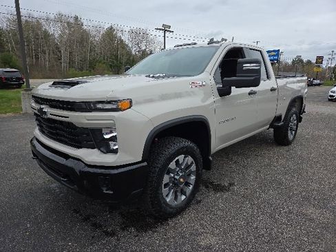 New 2026 Chevrolet Silverado 2500 Custom w/ Custom Convenience Package AWD/4WD image 3