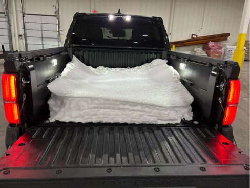 Used 2025 Toyota Tacoma TRD Off-Road image 7