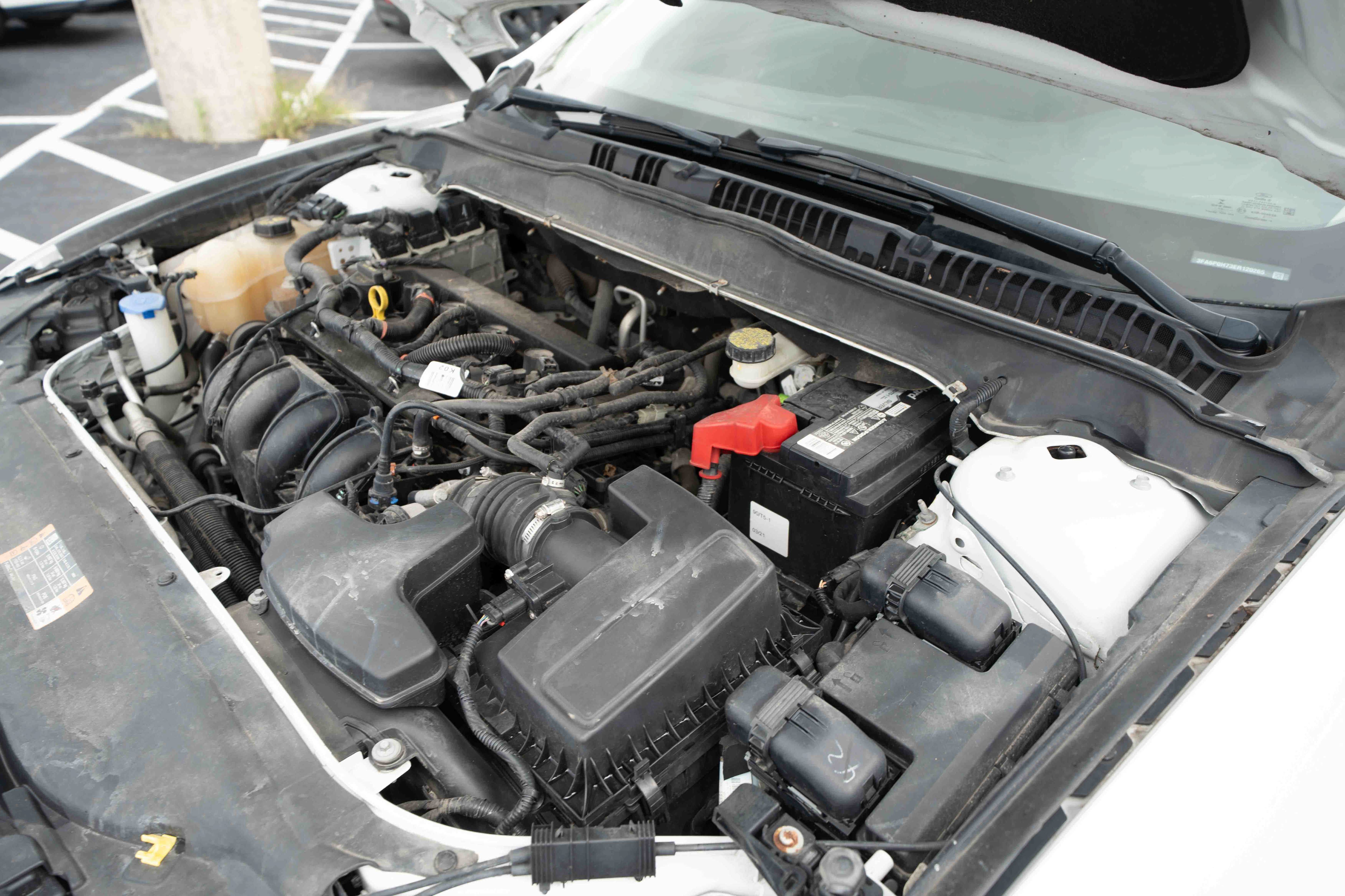 Used 2014 Ford Fusion SE FWD image 32