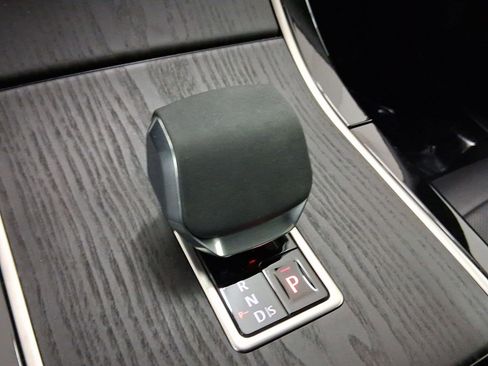 Used 2025 Land Rover Range Rover Evoque S image 27