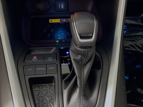 Used 2023 Toyota RAV4 Limited image 24