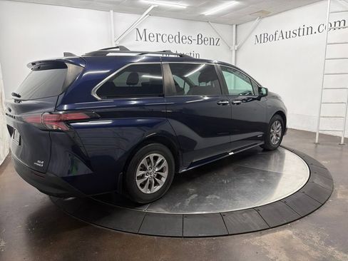 Used 2021 Toyota Sienna XLE FWD image 7