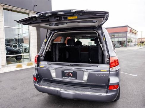 Used 2015 Lexus LX 570 4WD w/ Luxury Package image 8