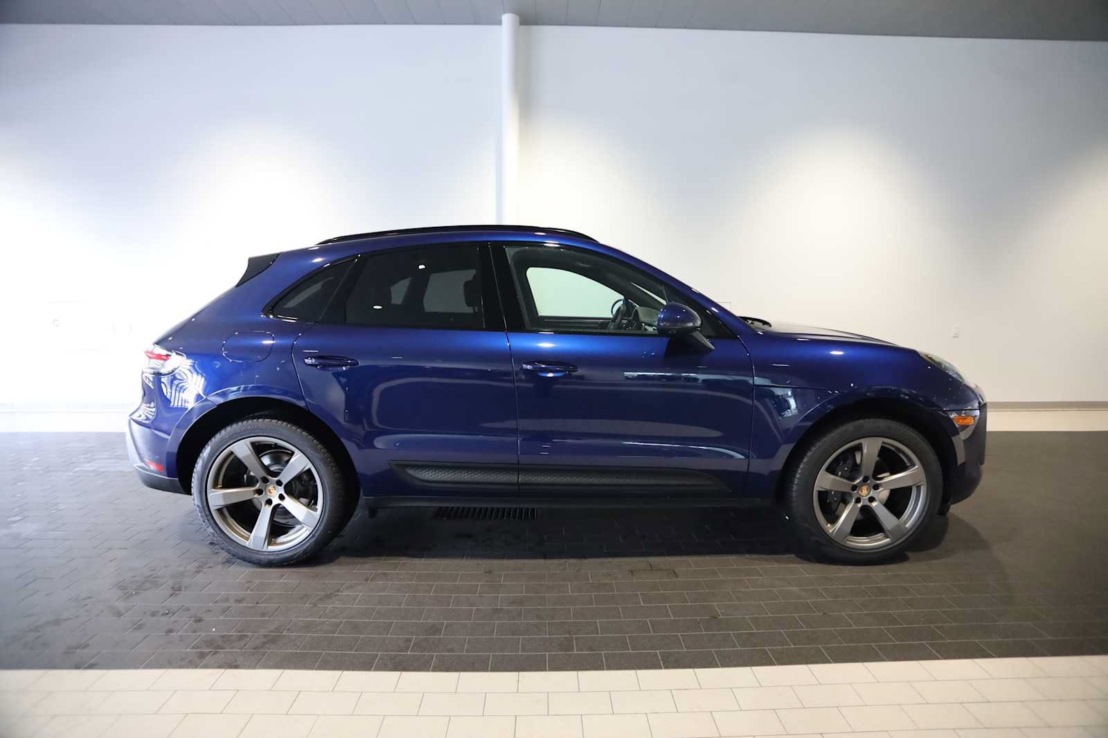 Used 2025 Porsche Macan AWD/4WD image 8