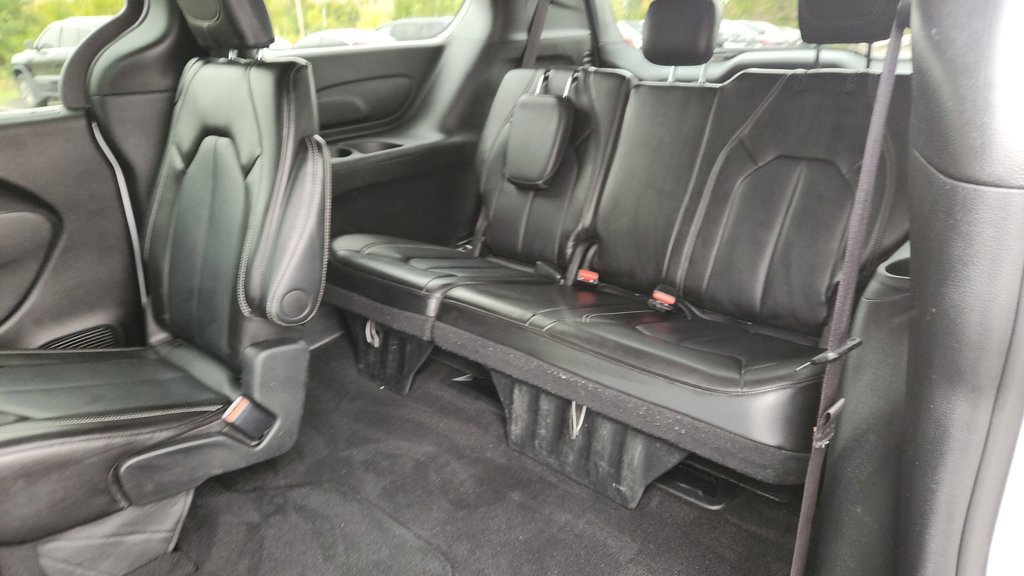 Used 2025 Chrysler Pacifica Select FWD image 15